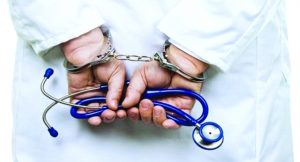 متابعة الممرضتين المتهمتين بسرقة أغراض موتى كورونا في حالة اعتقال
