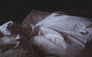 لأول مرة.. علماء يكشفون "فضلات الدماغ" أثناء النوم