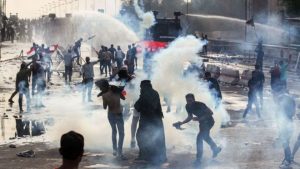 محافظ كربلاء: المتظاهرون حملوا قنبلة محرمة دوليًّا ومقاطع القمع ”مفبركة“
