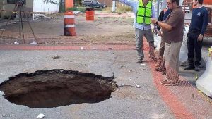 المكسيك..عمليات بحث مستميتة عن رجل سقط في حفرة مجاري