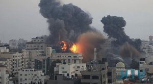 غارات إسرائيلية على غزة بعد إطلاق صواريخ من القطاع