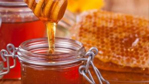 "أكسفورد": العسل أفضل من المضادات الحيوية لعلاج هذه الأمراض