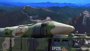 الصين تطلق "قاتل حاملات الطائرات" وتحذر الولايات المتحدة