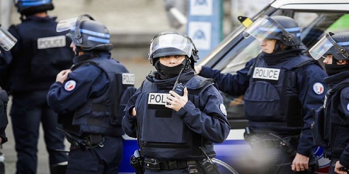 توقيف 4 شرطيين فرنسيين بسبب فيديو تعنيف رجل