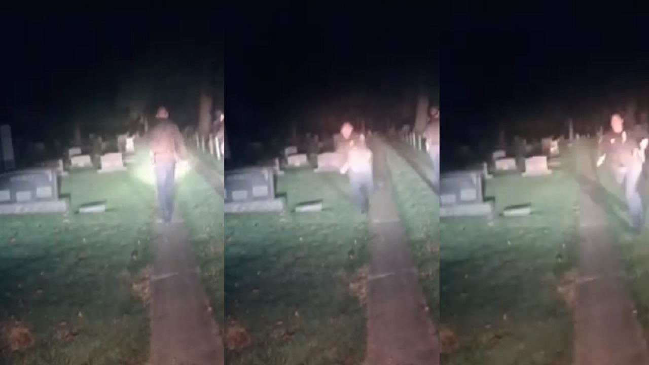 هروب شرطيين من مقبرة بعد سماع صرخة مجهولة المصدر فيديو