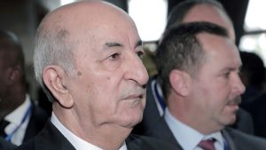 غياب الرئيس الجزائري أصاب البلاد بـ"الشلل"..