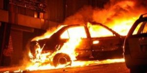 مختل عقلي يضرم النار في سيارة مركونة بأحد شوارع الفقيه بن صالح