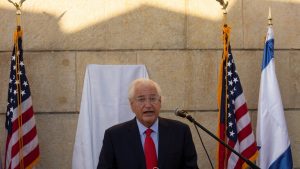 السفير الأمريكي في إسرائيل يحذر من قرار محتمل لبايدن سيقوض اتفاقات السلام مع اسرائيل..
