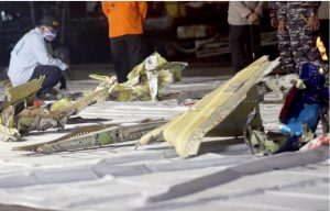 محققون يكشفون عن مفاجأة حول تحطم الطائرة الإندونيسية
