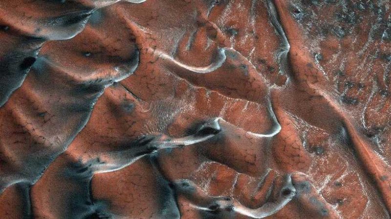 ناسا تنشر صورة تبهر الأبصار من الكوكب الأحمر