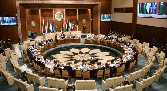 رئيس الوفد الأردني بالبرلمان العربي يمسح الأرض بممثل الجزائر بسبب دعمه لأوروبا على حساب المغرب