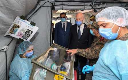 الرئيس التونسي قيس سعيد يزور المستشفى الميداني المغربي بولاية منوبة