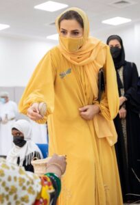 ثريا بنت هيثم بن طارق ابنة سلطان عمان تستجيب لنداء مواطن وتثير العمانيين  "صورة"