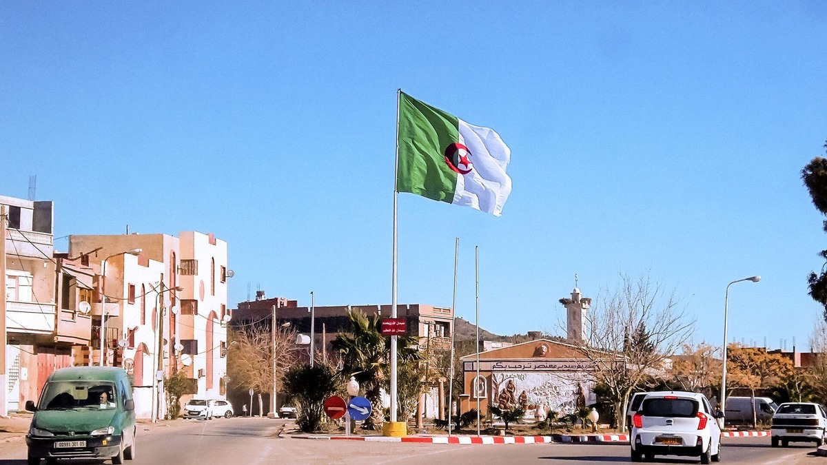 الجزائر دولة