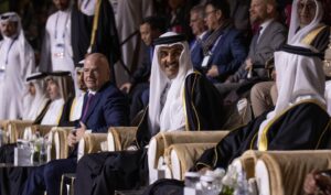 أمير قطر و رئيس الفيفا في افتتاح كأس آسيا