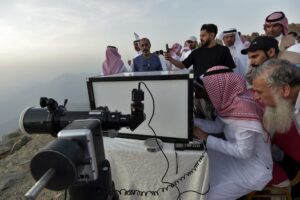 السعودية و مراقبة هلال العيد