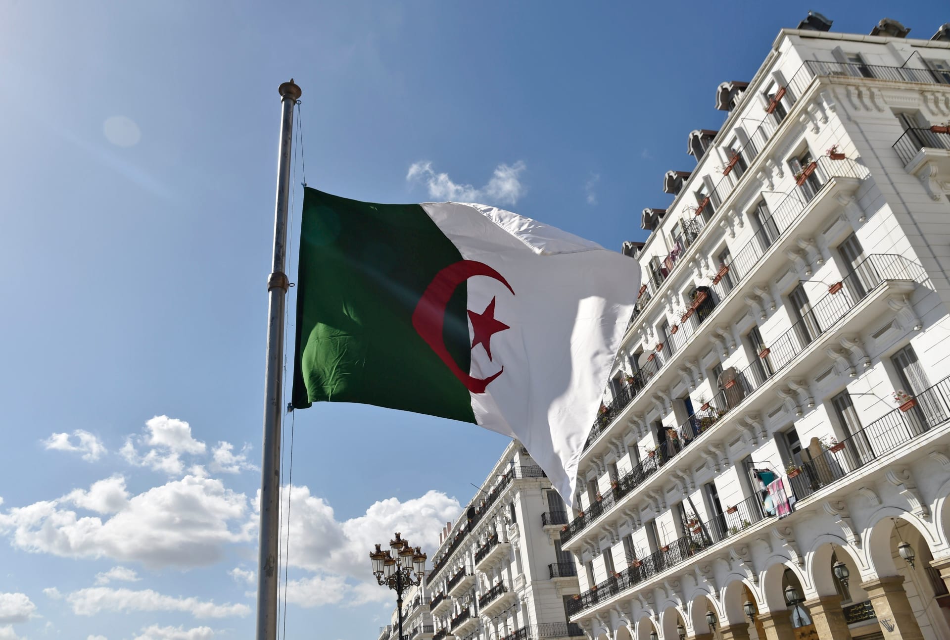 حقوقيون يطالبون بإطلاق سراح معتقلي الرأي بالجزائر