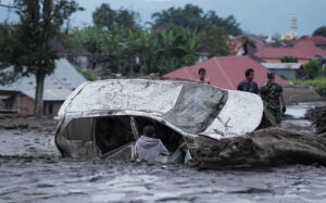 فيضانات أندونيسيا