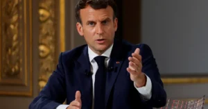 ماكرون يقبل استقالة الحكومة الفرنسية