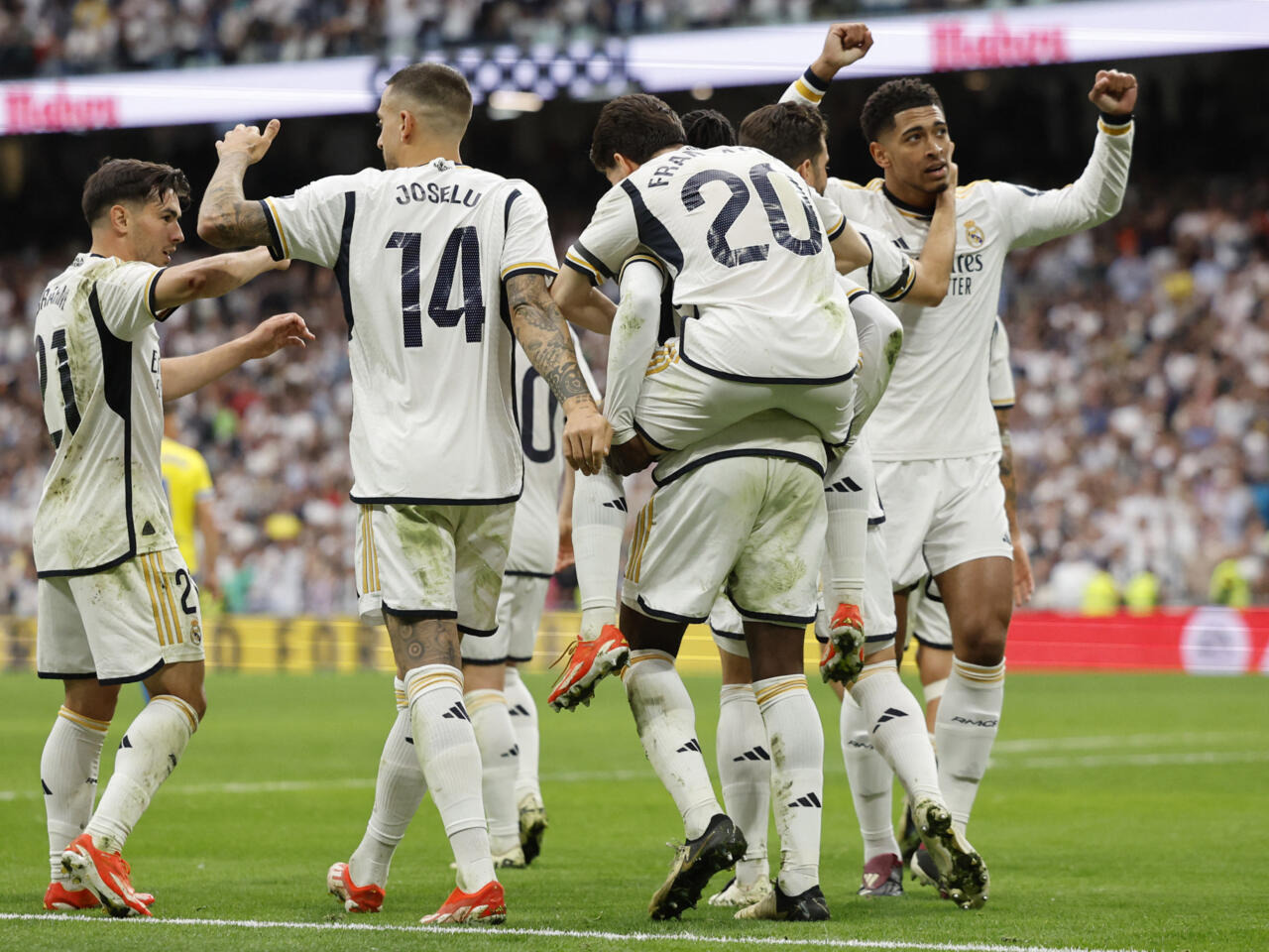 ريال مدريد يواجه تحدياً مزدوجاً.. وهذا هو الحل الوحيد لبقائه في منافسات دوري أبطال أوروبا