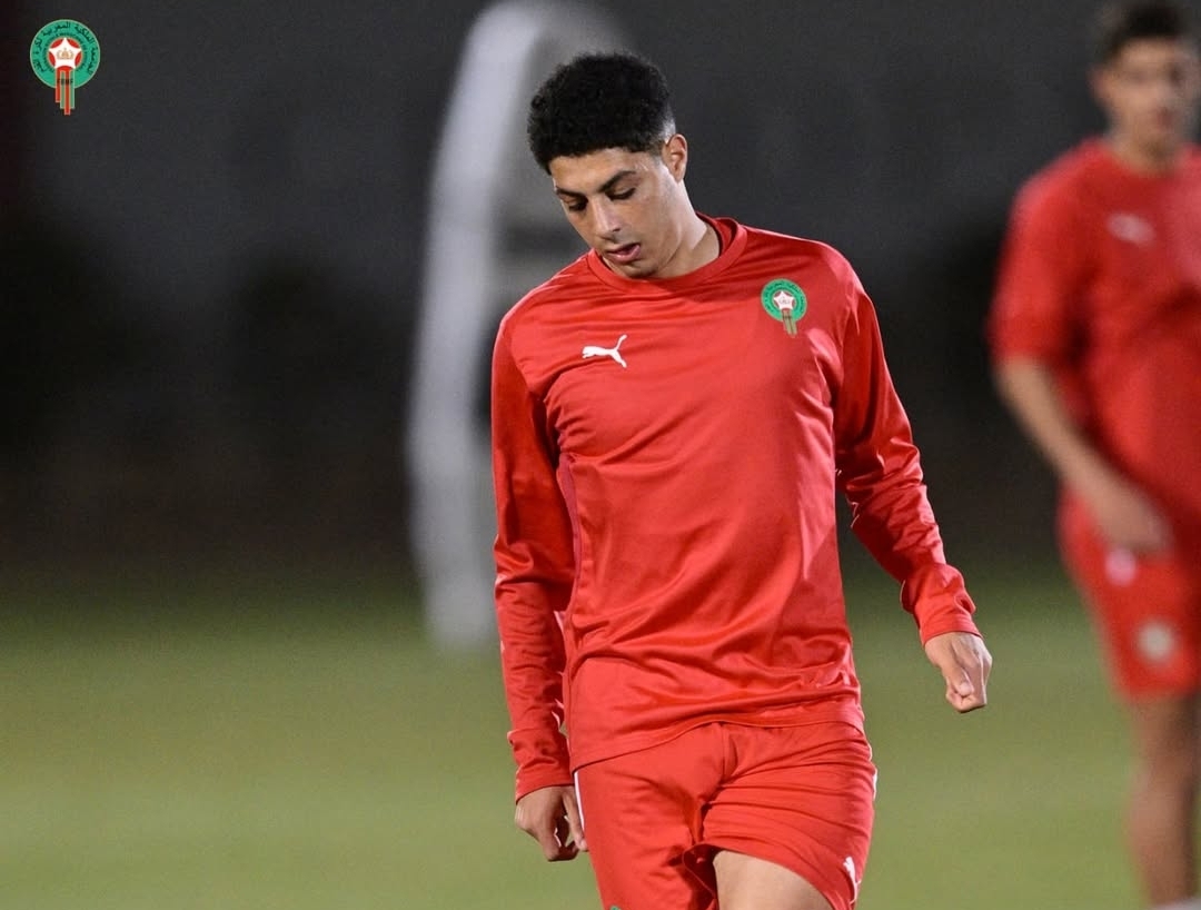لاعب المنتخب الوطني يتوج بجائزة أفضل لاعب في مواجهة مصر 