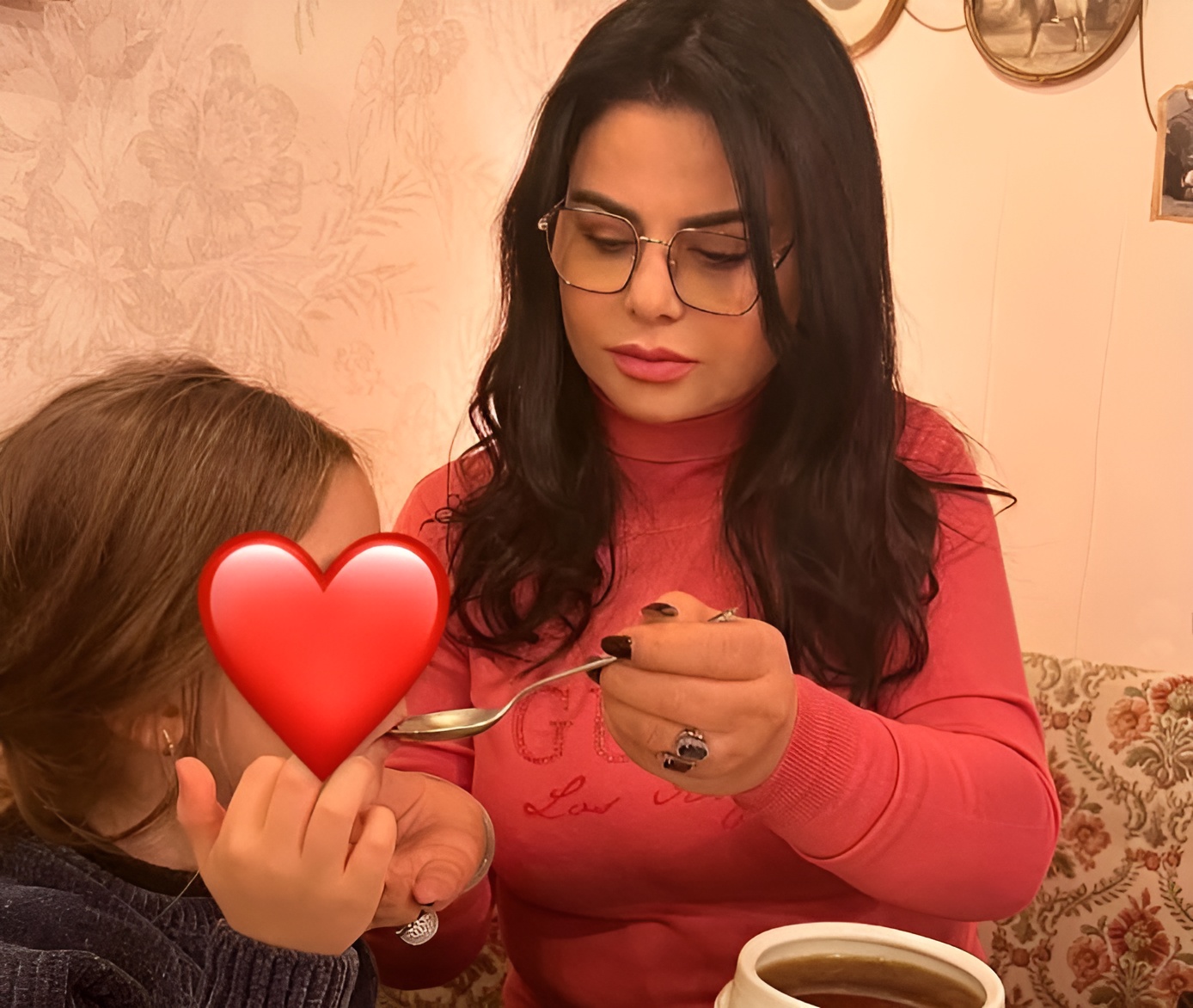 لطيفة رأفت تستغيث: أتعرض للتهديد وأخشى على حياتي وحياة ابنتي واستنجد بالملك 