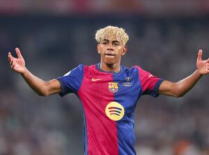 لامين جمال لاعب نادي برشلونة