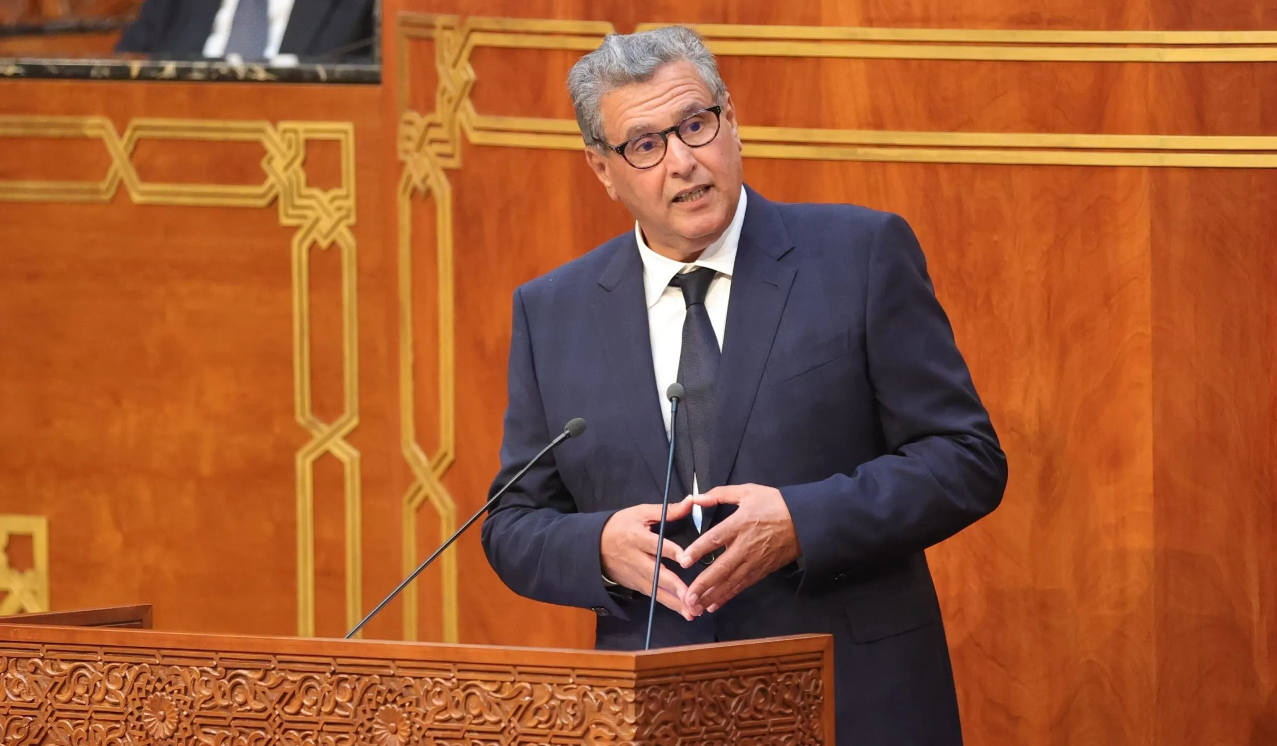 تصريح مثير لأخنوش يشعل الغضب: “الاستثمار لا يكون إلا بوجودي!” ومغاربة: الثقة في الملك والمؤسسات فقط
