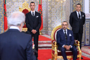 الملك يستقبل والي بنك المغرب