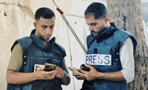الصحفيين أنس الشريف ومحمد قريقع